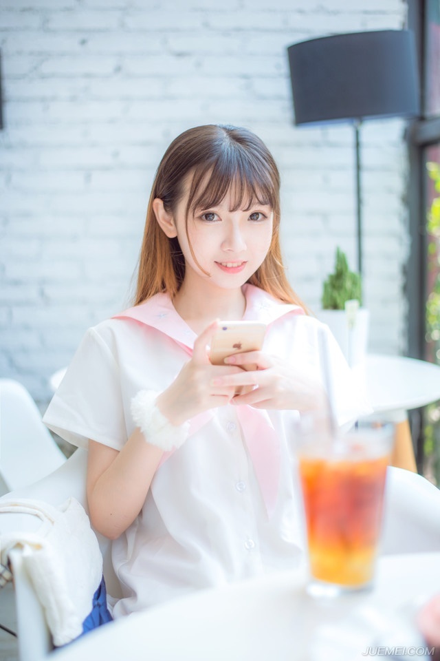“先生何意？”魏延有些不满的看向法正，刚才他本有机会救下刘璝，却被法正阻止，让他对法正很不爽。